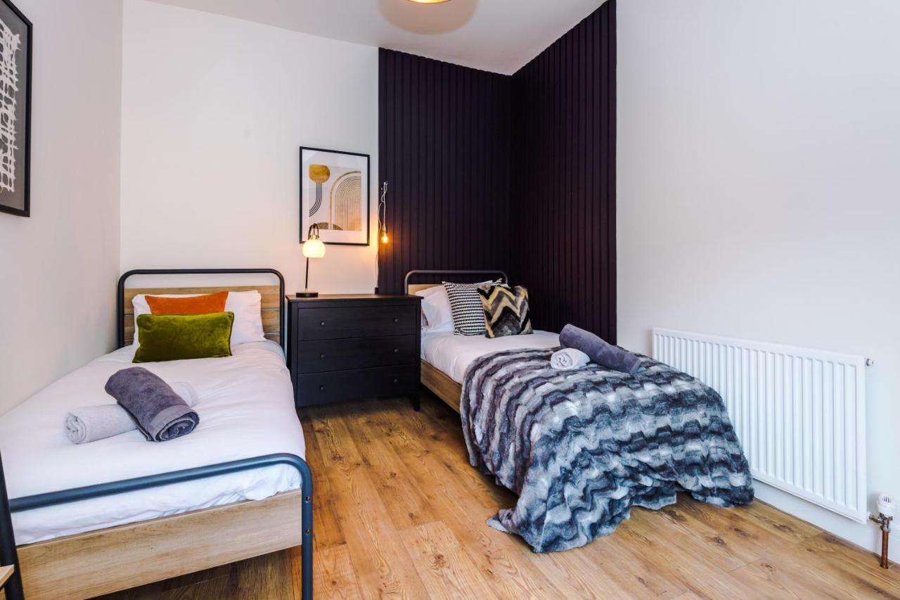 Four Bedroom Urban Hosted By Mcr Dens Holiday home Manchester