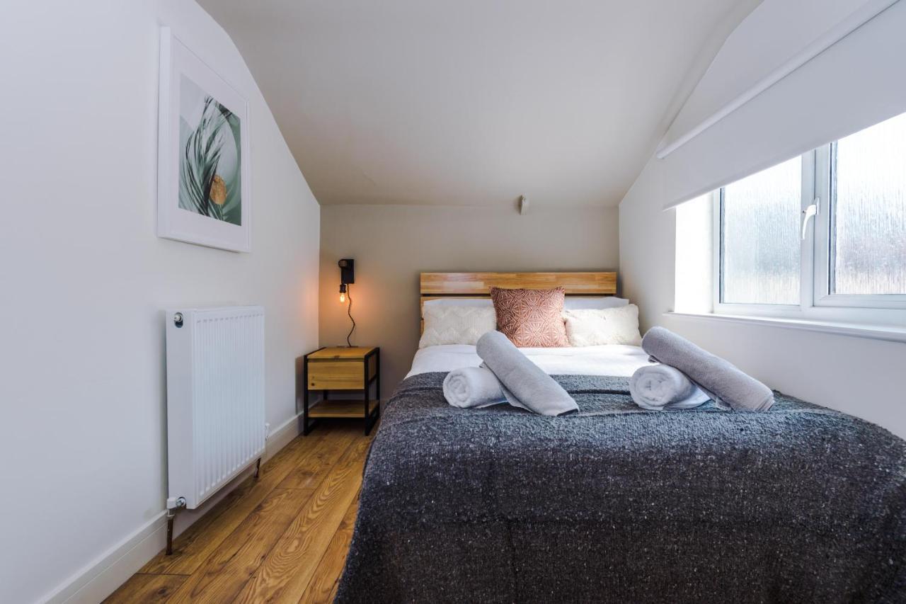 Four Bedroom Urban Hosted By Mcr Dens Holiday home Manchester