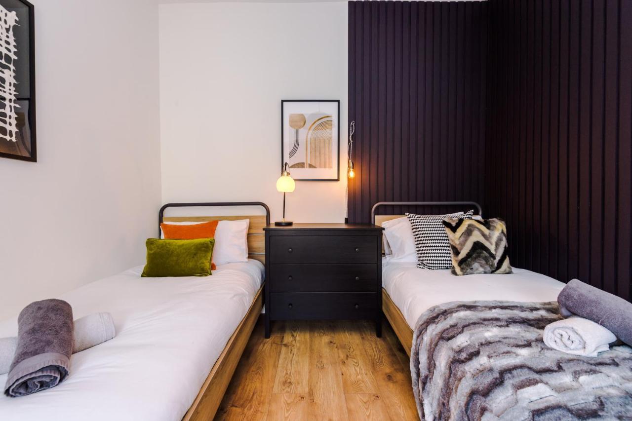Holiday home Four Bedroom Urban Hosted By Mcr Dens Manchester
